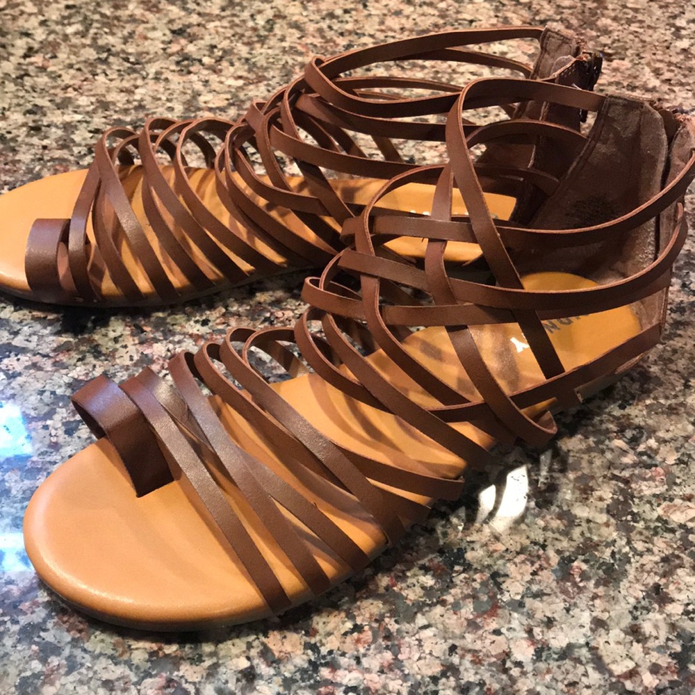 Girls sandals
